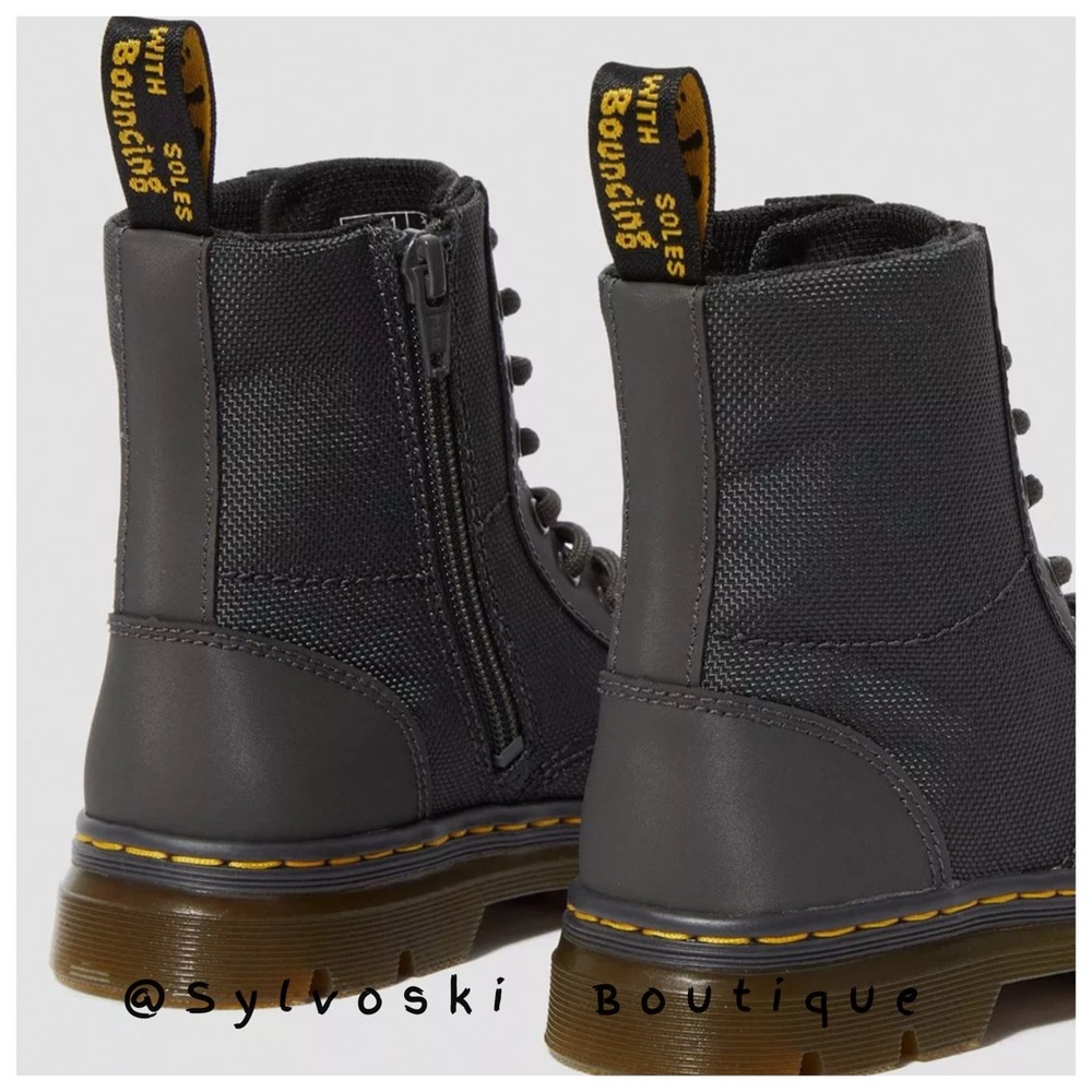 ๐ DR MARTENS JUNIOR UNISEX COMBS EXTRA TOUGH POLY CASUAL BOOTS NWT - Picture 4 of 14